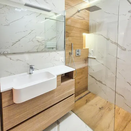 Romantic View With Balcony And Parking In Locarno * Orselina