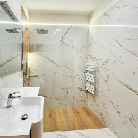 Romantic View With Balcony And Parking In Locarno