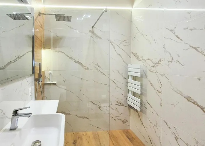 Romantic View With Balcony And Parking In Locarno