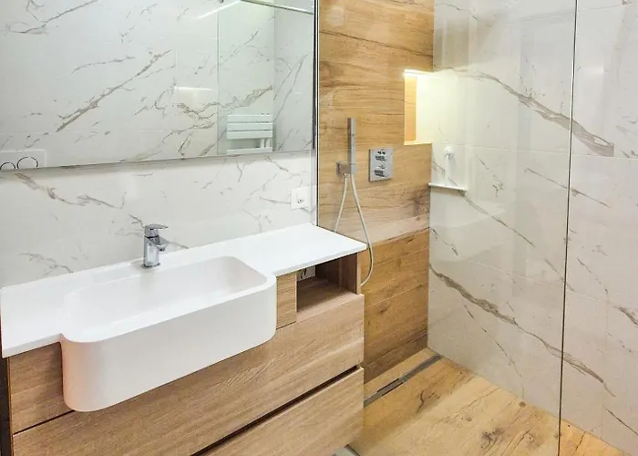 Romantic View With Balcony And Parking In Locarno * Orselina